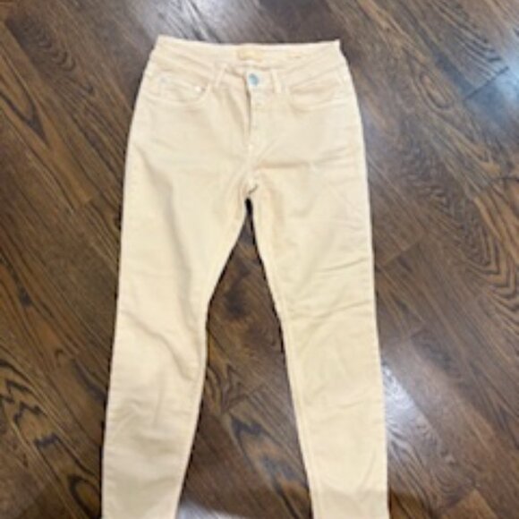 Like New Closed denim in soft butter colour sz 26 - Picture 3 of 14